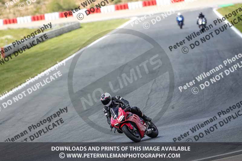 cadwell no limits trackday;cadwell park;cadwell park photographs;cadwell trackday photographs;enduro digital images;event digital images;eventdigitalimages;navarra;no limits trackdays;peter wileman photography;racing digital images;trackday digital images;trackday photos